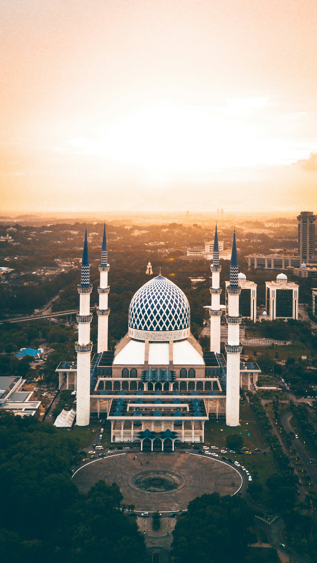 Aerial view of the Sultan Salahuddin Abdul Aziz Shah Mosque in Shah Alam, Malaysia