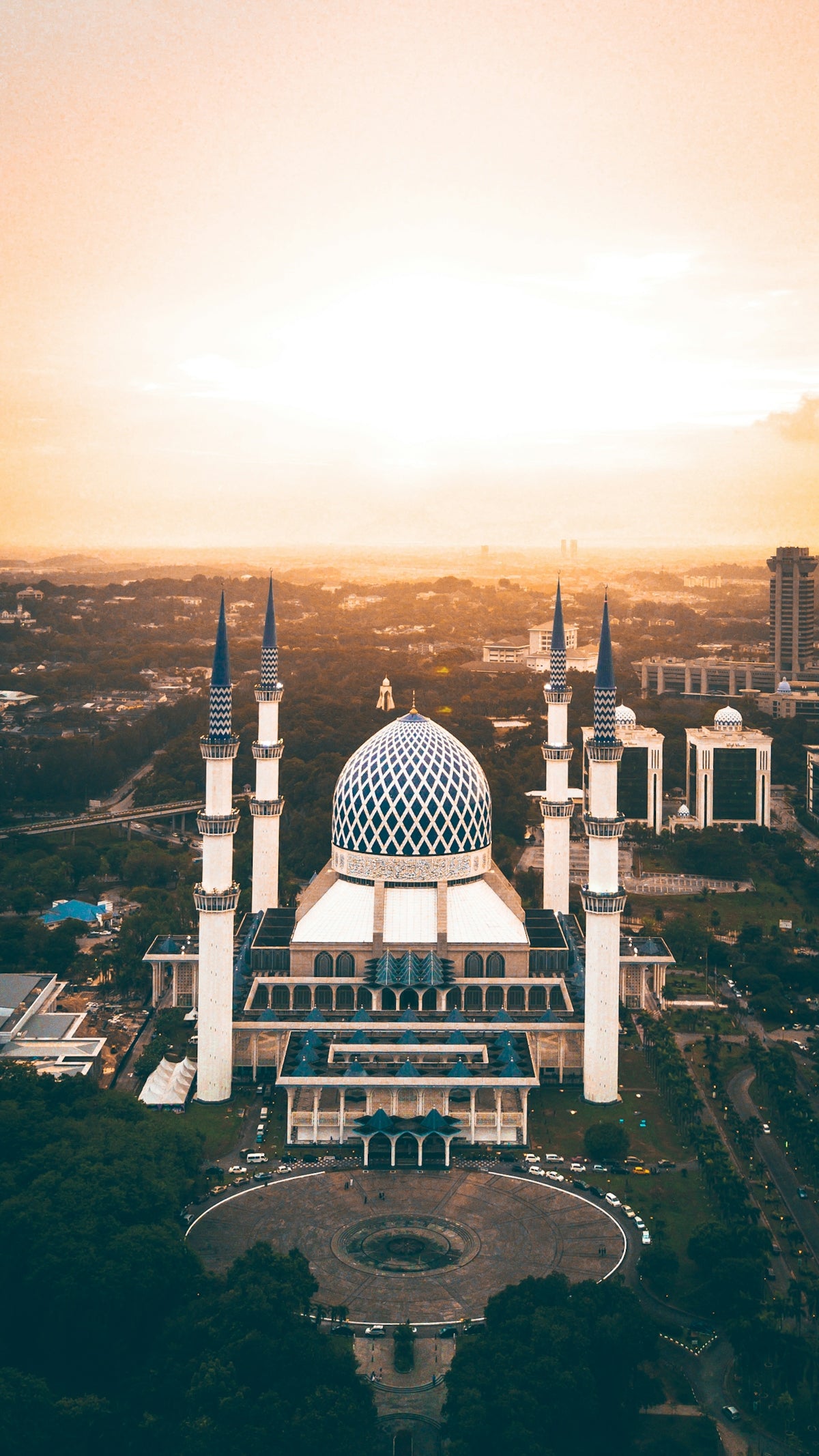 Aerial view of the Sultan Salahuddin Abdul Aziz Shah Mosque in Shah Alam, Malaysia